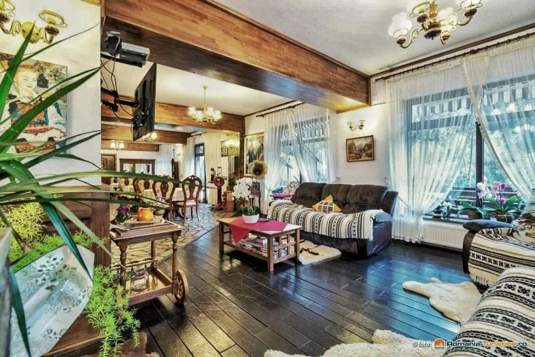 Casa Baciu Hotel Fundu Moldovei Buitenkant foto