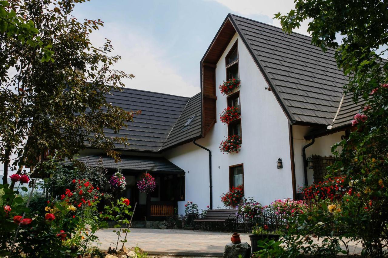 Casa Baciu Hotel Fundu Moldovei Buitenkant foto
