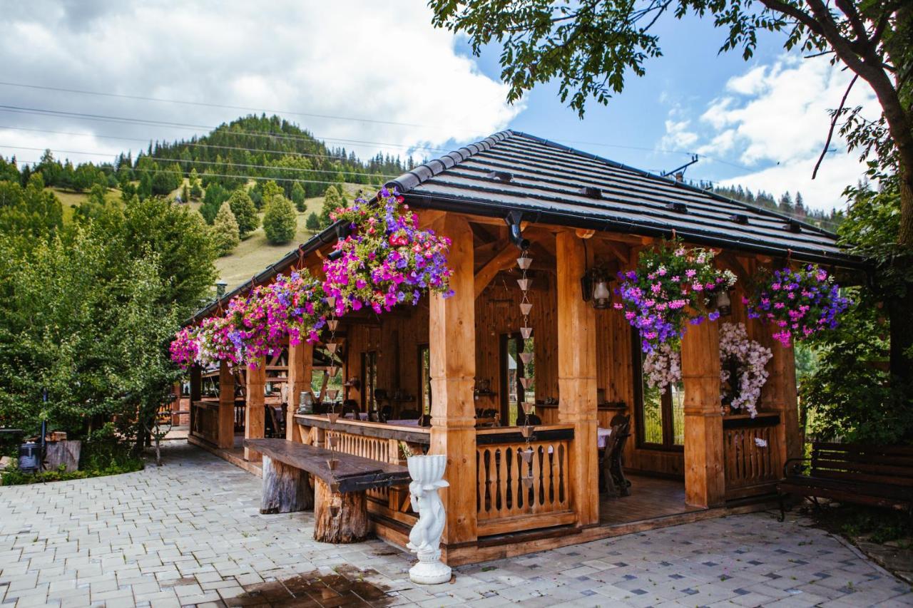 Casa Baciu Hotel Fundu Moldovei Buitenkant foto